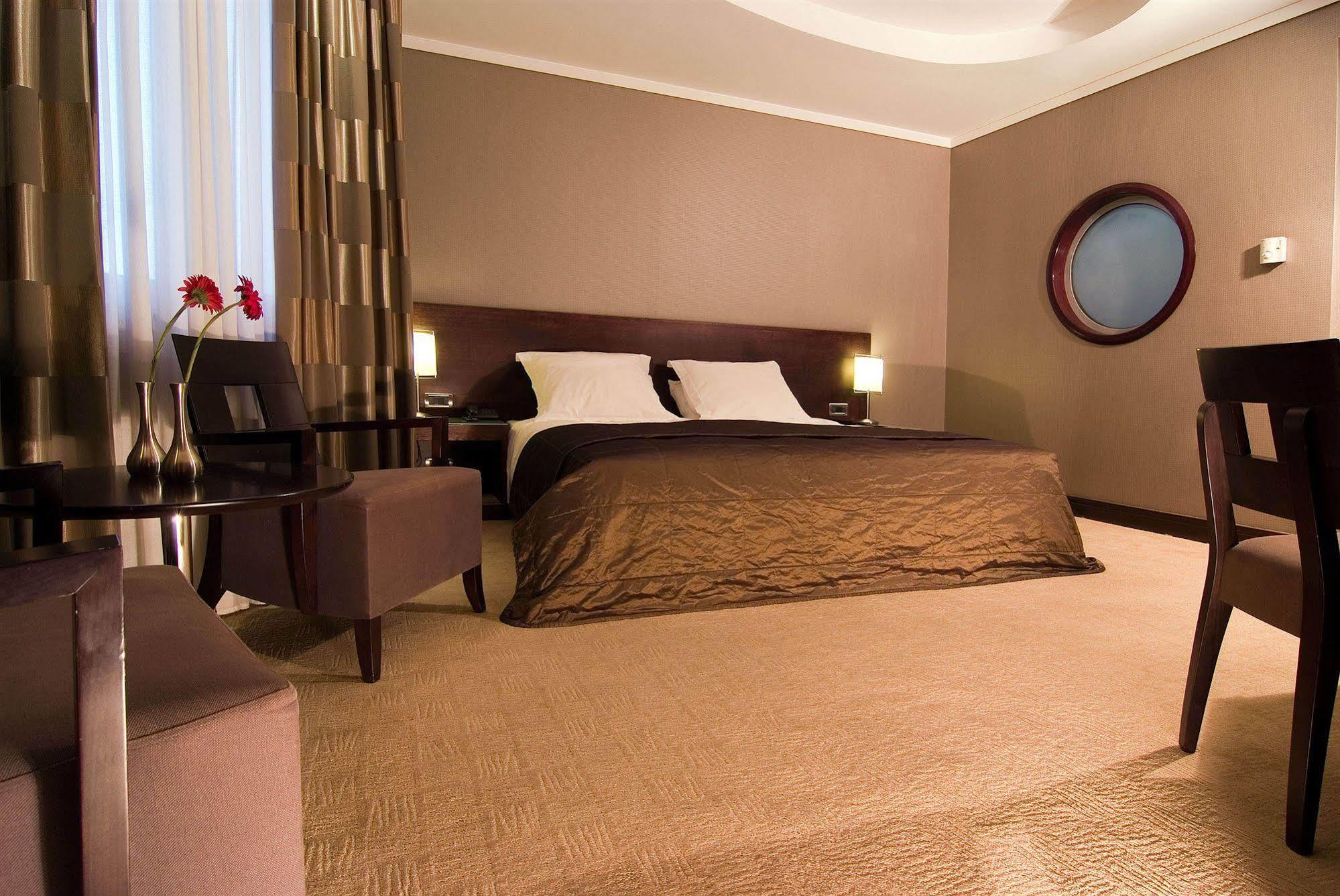 The Athenian Callirhoe Exclusive Atina